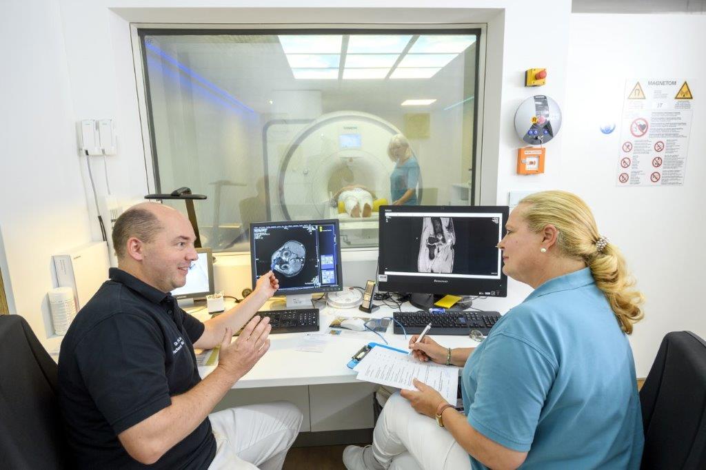 Mitarbeiter der Radiologie bei einer Besprechung