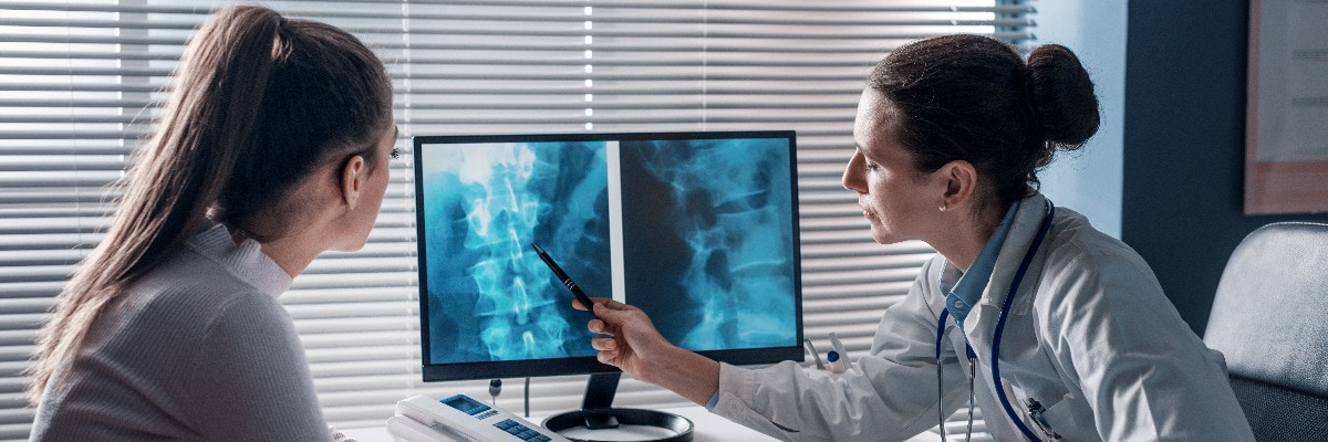 Radiologin in Berlin Zehlendorf stellt der Patientin eine Diagnose